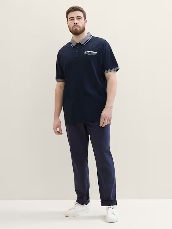 قميص بولو رجالي من توم تايلور بطبعة شعار من قماش بيكيه أساسي