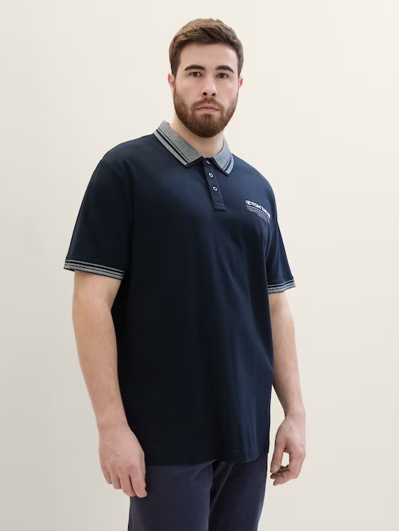 قميص بولو رجالي من توم تايلور بطبعة شعار من قماش بيكيه أساسي