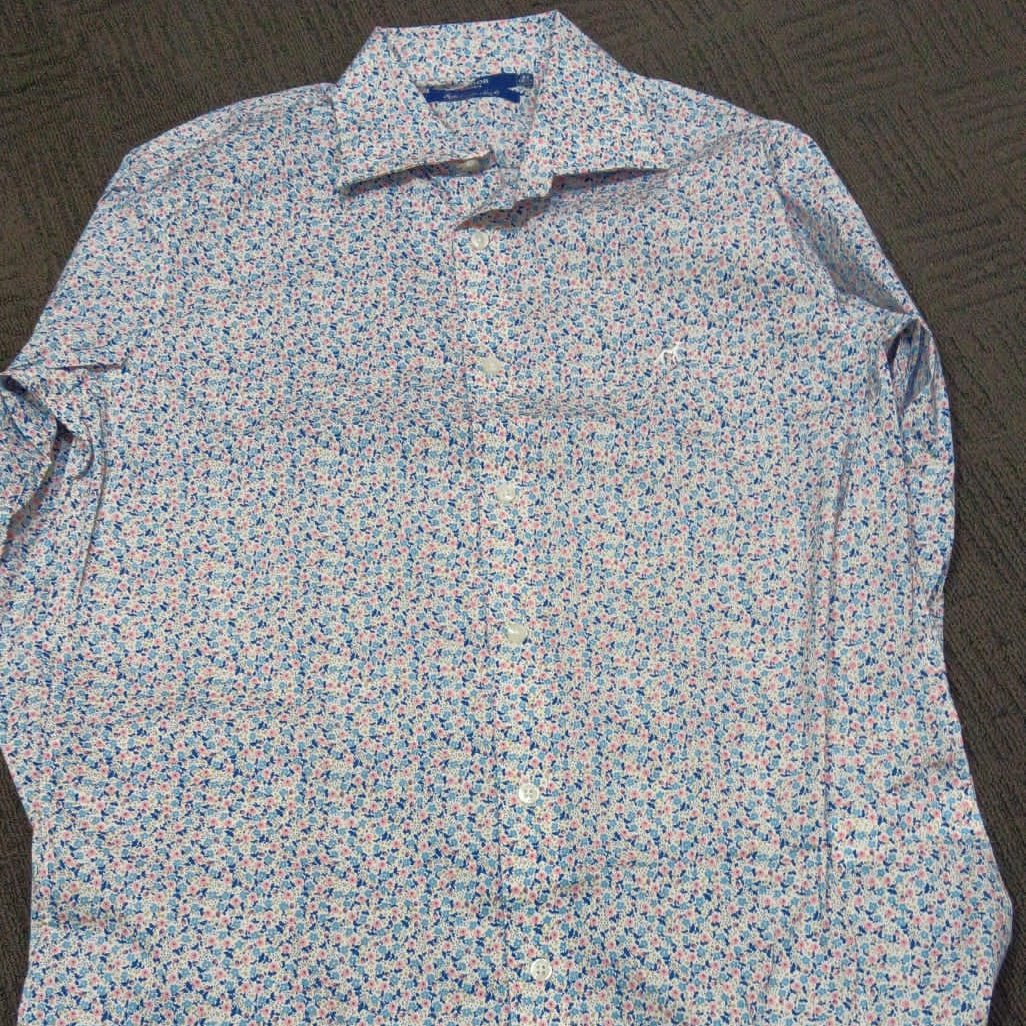 قميص ساكور للرجال بقصّة Slim Fit من قماش البوبلين المصبوغ والمزخرف