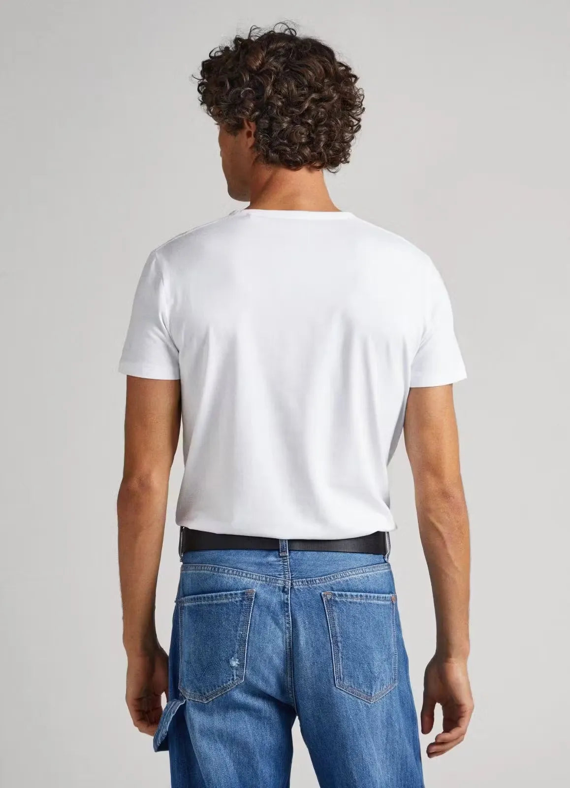 Pepe Jeans Printed Logo T-Shirt Stand Out in Style with this Trendy Essential Pepe Jeans t-shirt featuring a bold, printed logo. Crafted from comfortable cotton for a casual and stylish look. Shop Dubailisit!