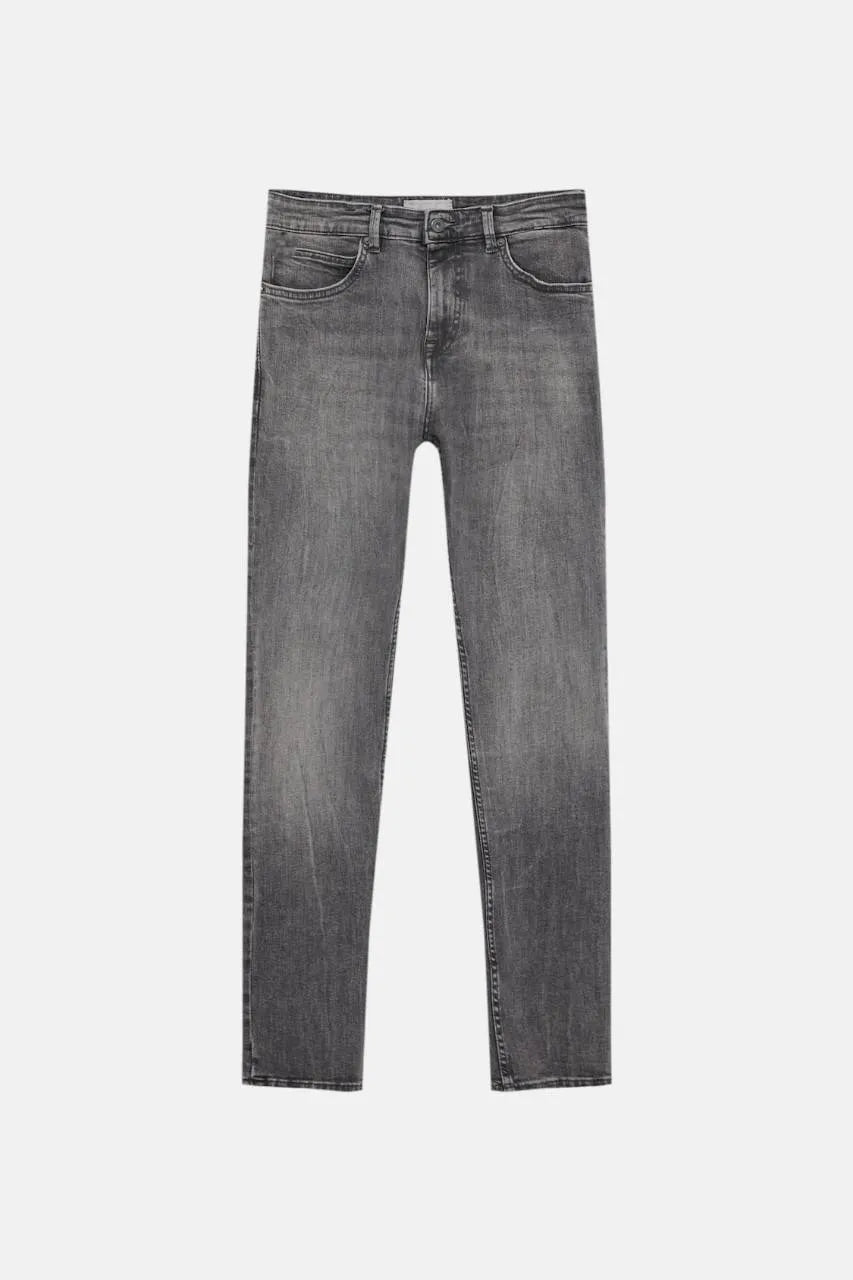 Pull&Bear Skinny Jeans: Light grey & modern, hug your legs for a trendy look (mention size if relevant).Pull&Bear, light grey, modern, trendy, versatile, skinny fit.