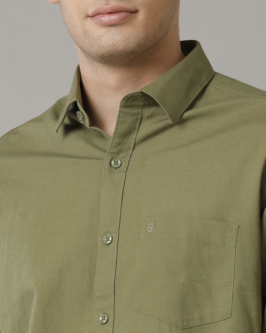 LINEN CLUB MEN'S OLIVE GREEN SOLID CONTEMPORARY FIT FULL SLEEVE CASUAL SHIRT