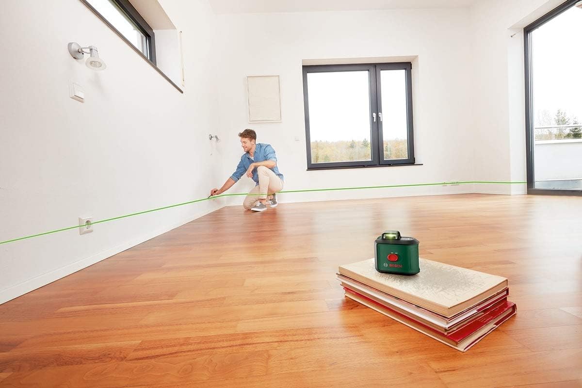 Bosch UniversalLevel 360 Cross Line Laser with Deluxe Tripod (Vertical and horizontal laser lines including 360° for alignment across the room)