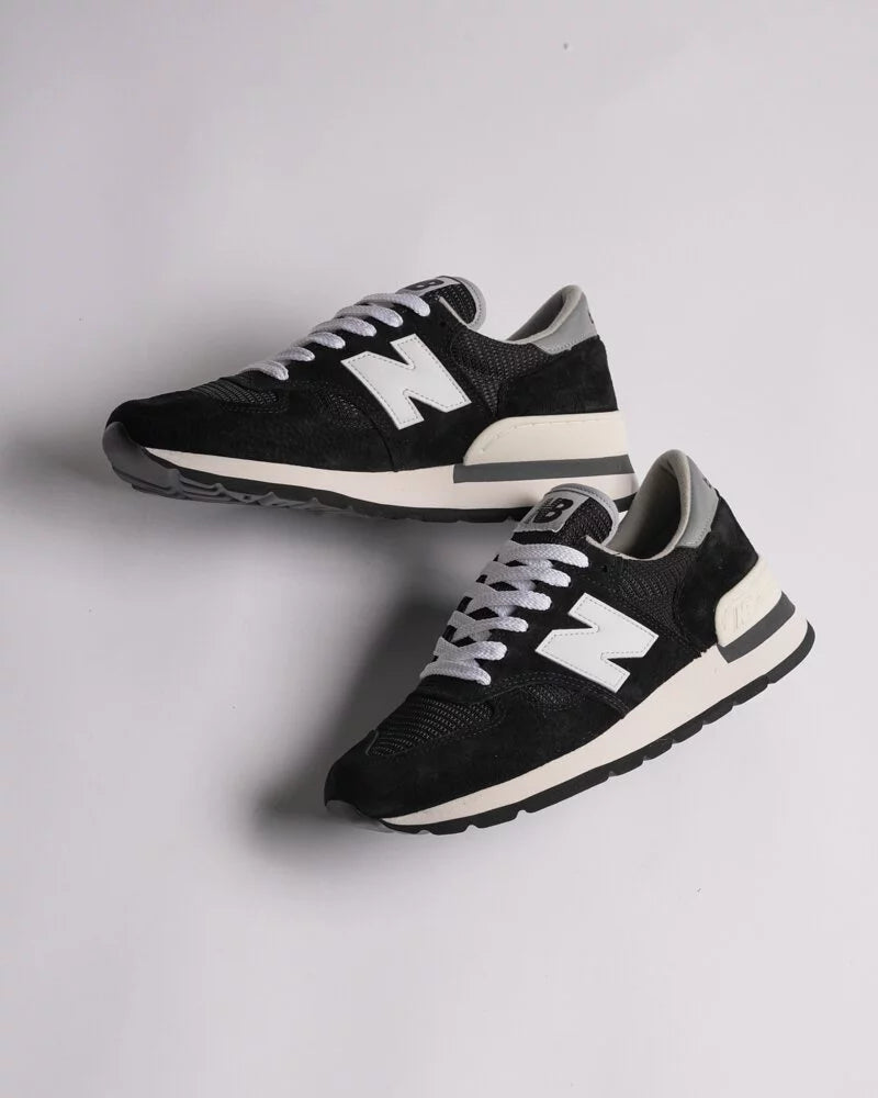 New Balance Shoes M990BK1