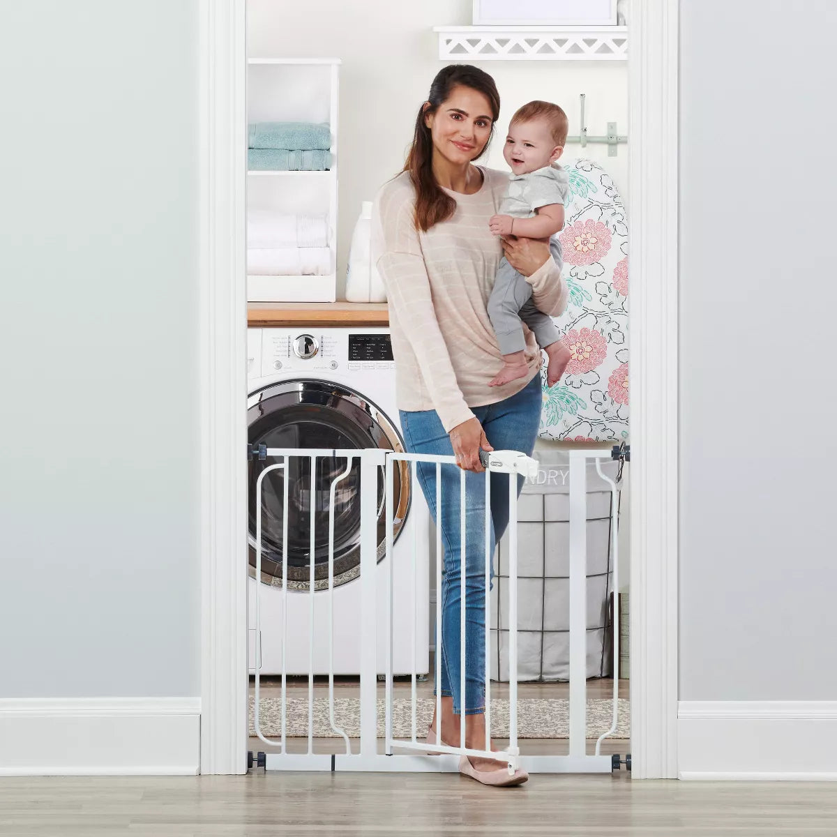 Regalo Easy Step Metal Walk Through Gate, 73 cm Tall, extendable width: 73 cm to 124 cm