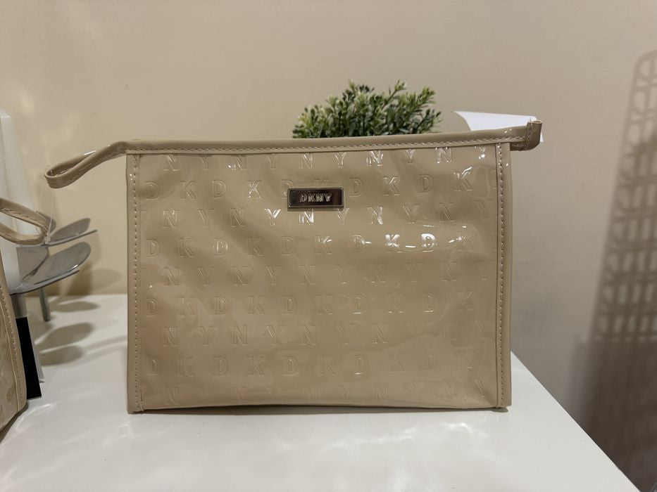 DKNY Legacy T Stand Khaki Pouch Cosmetic Bag Storage Bag DSS20PS3