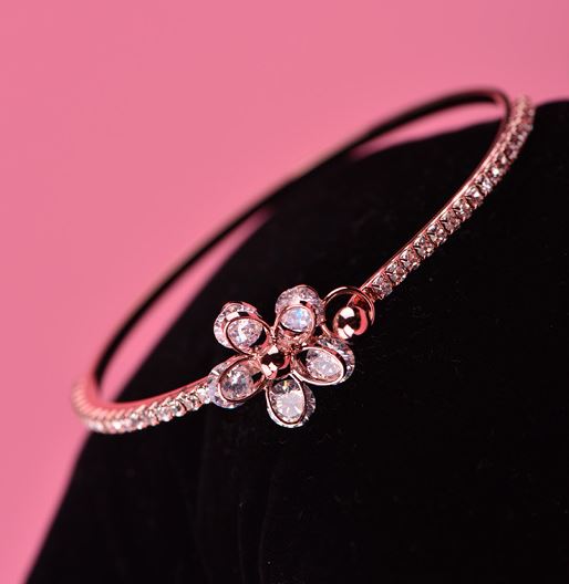 Intriguing Full Rhinestone Flower Bangle