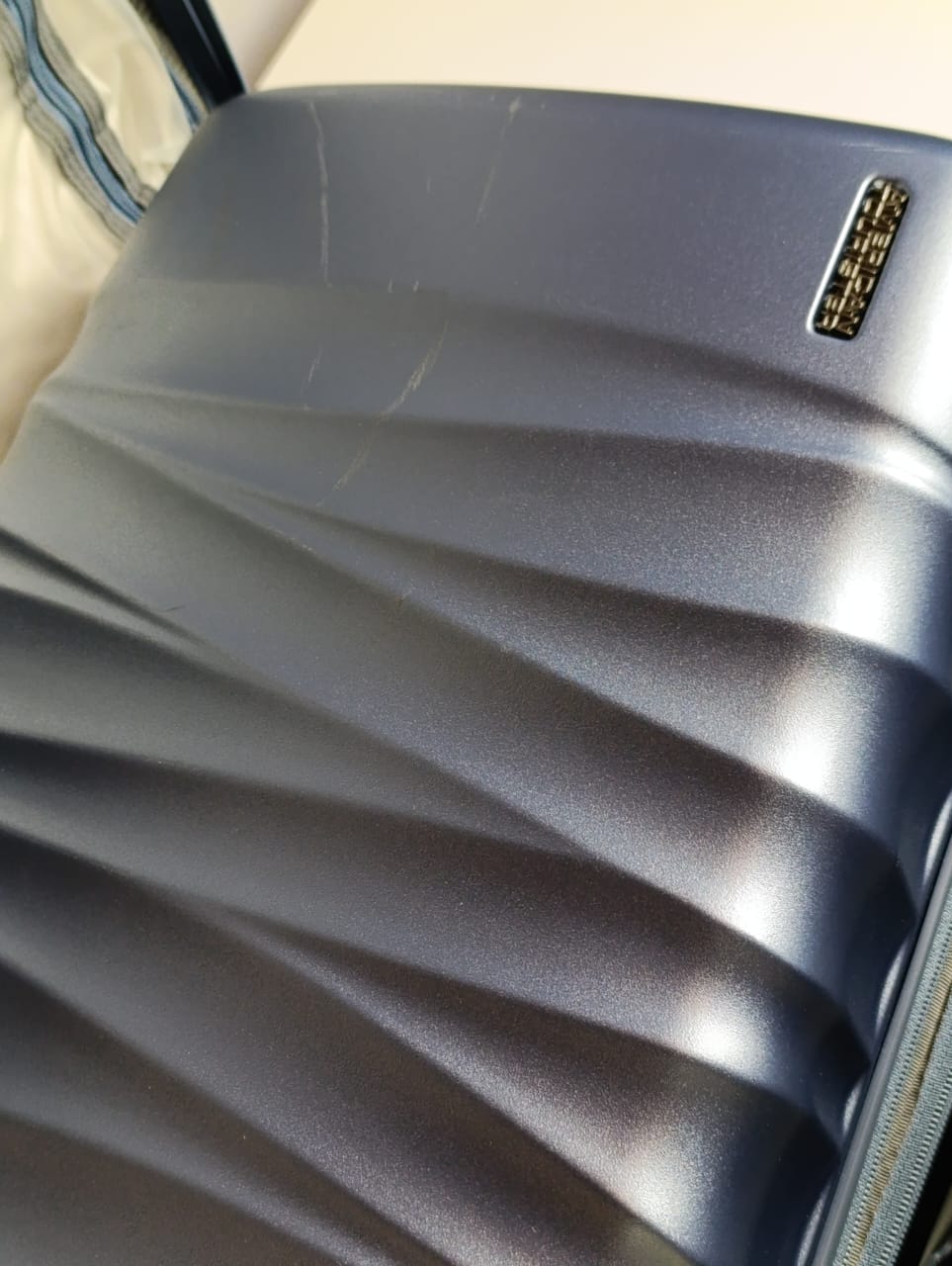 American Tourister Tranquil 3-piece Hardside Set (Blue). Size: 51 cm, 61 cm, 71 cm. - A