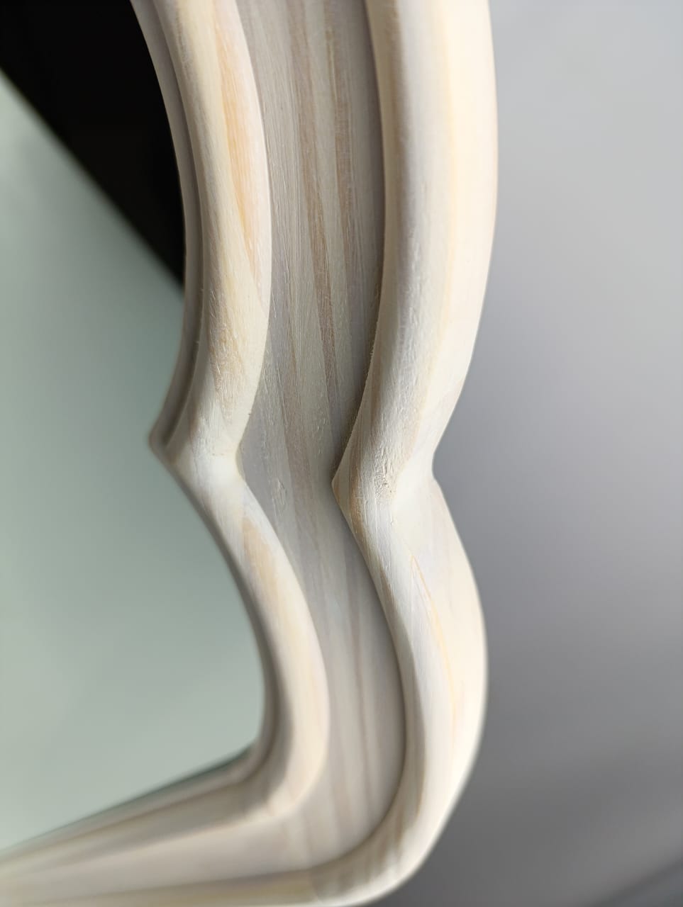 مرآة مدفأة ريفية فرنسية بيضاء مقاس 92 سم × 66 سم - Threshold™