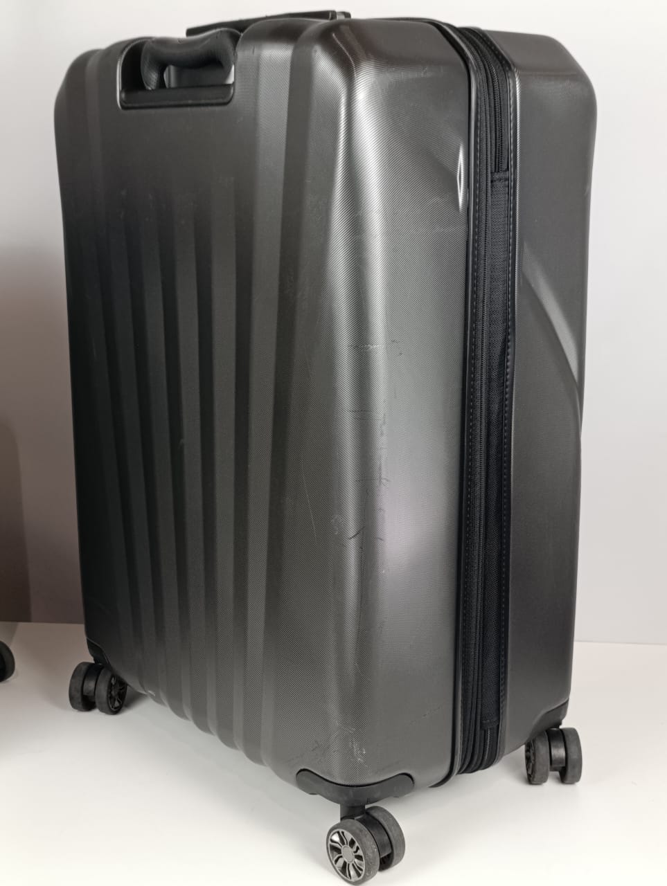 Ricardo Windsor 2-Piece Hardside Luggage Set (22 inch - 29 inch) (Grey) HU2