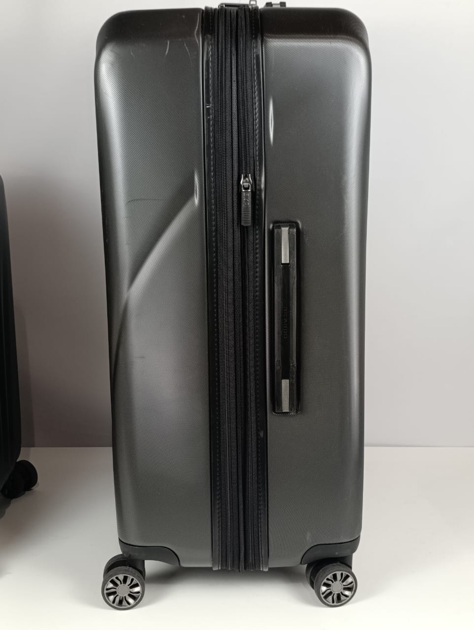 Ricardo Windsor 2-Piece Hardside Luggage Set (22 inch - 29 inch) (Grey) HU2