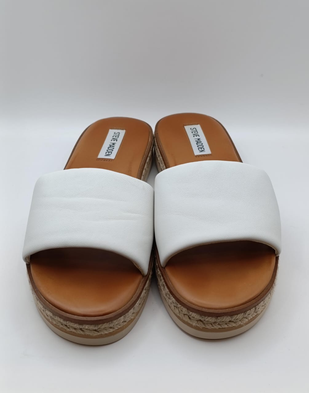 المقاس: 40 - صندل ستيف مادن إنوف النسائي، جلد أبيض
