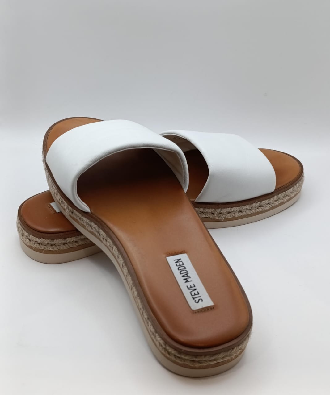 المقاس: 40 - صندل ستيف مادن إنوف النسائي، جلد أبيض