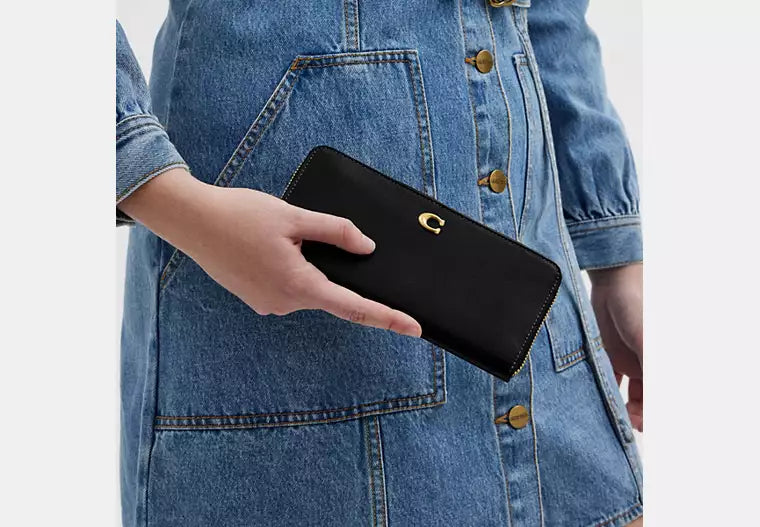 COACH Essential Slim Accordion Zip Wallet black color