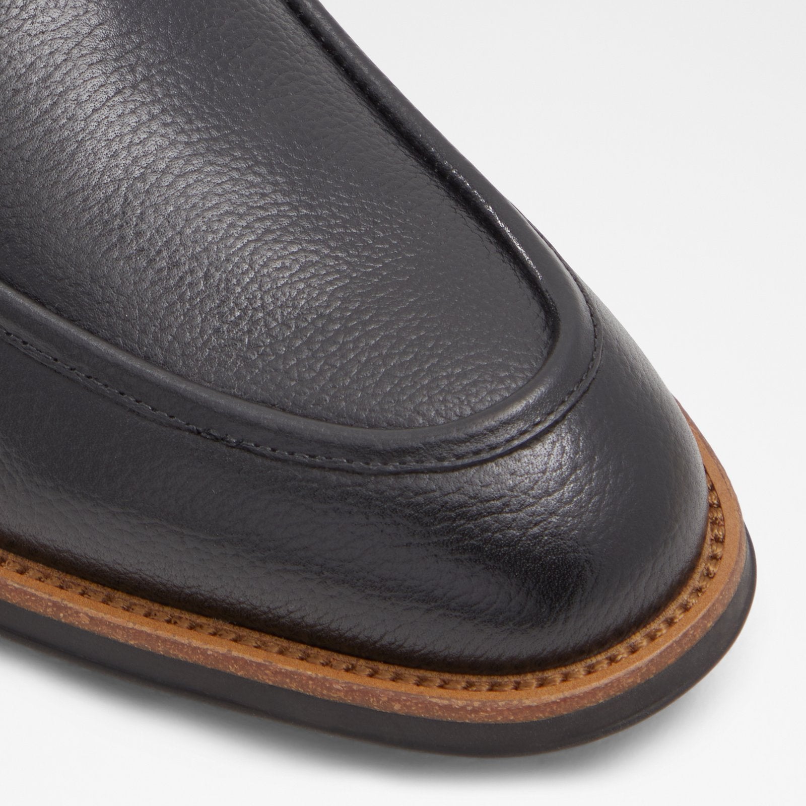 Clarks Men’s Black Leather Penny Loafers – Classic Slip‑On Dress Shoes with Comfort Sole