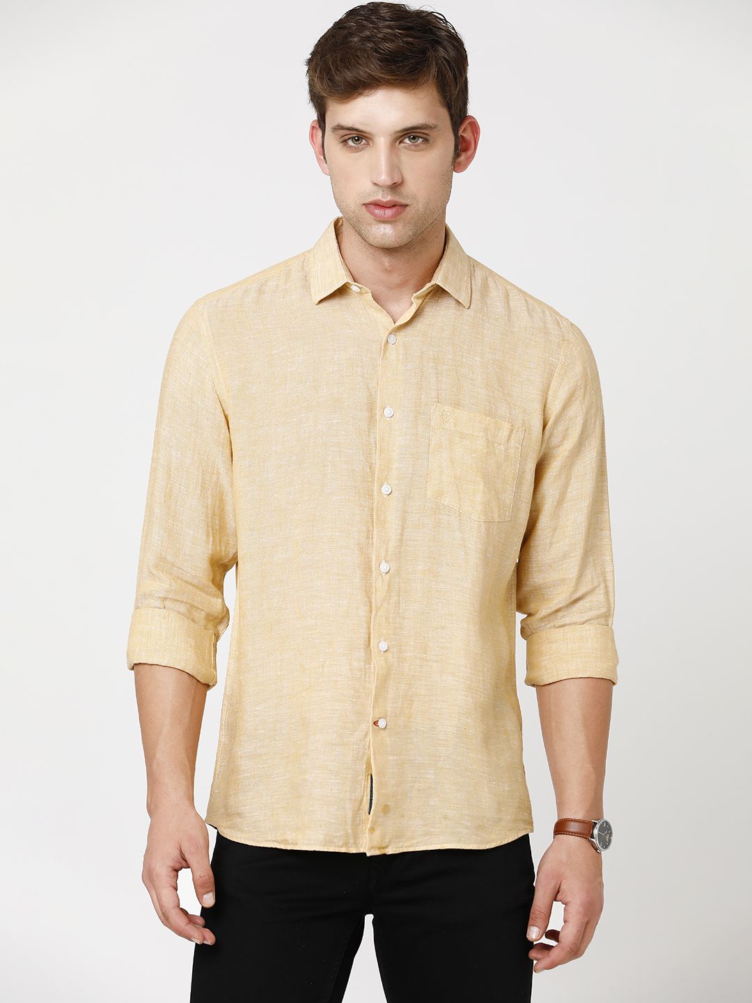 قميص رجالي من LINEN CLUB STUDIO مصنوع من الكتان الخالص بلون بيج سادة، بقصة عادية وأكمام طويلة، مناسب للارتداء الكاجوال