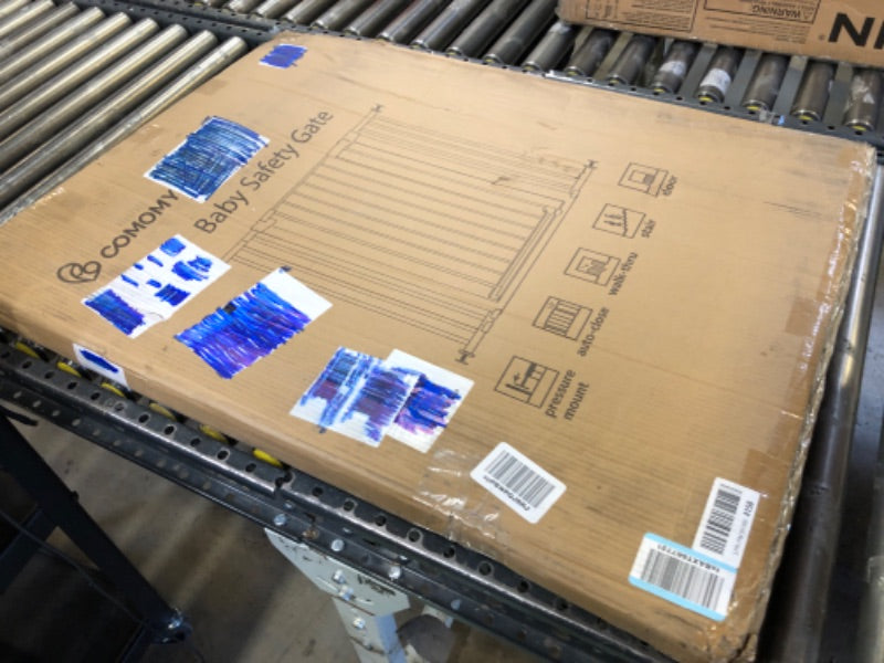 بوابة أمان للأطفال من كومومي، بعرض إضافي 29.5-43.3 بوصة، بوابة للكلاب تُغلق تلقائيًا، مناسبة لأبواب المنزل والسلالم، مزودة بضغط، سهلة المرور من خلالها، بوابة للحيوانات الأليفة، تتضمن امتدادًا بطول 2.75 بوصة و8.25 بوصة، لون أسود