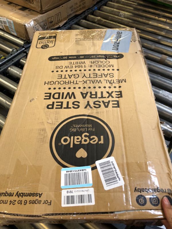 Regalo Easy Step Metal Walk Through Gate, 73 cm Tall, extendable width: 73 cm to 124 cm