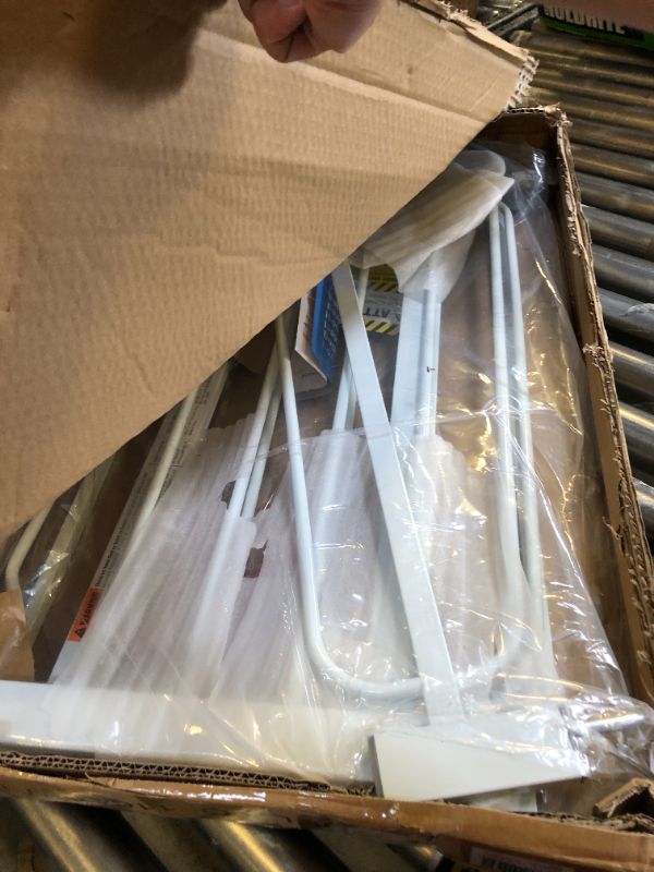 Regalo Easy Step Metal Walk Through Gate, 73 cm Tall, extendable width: 73 cm to 124 cm