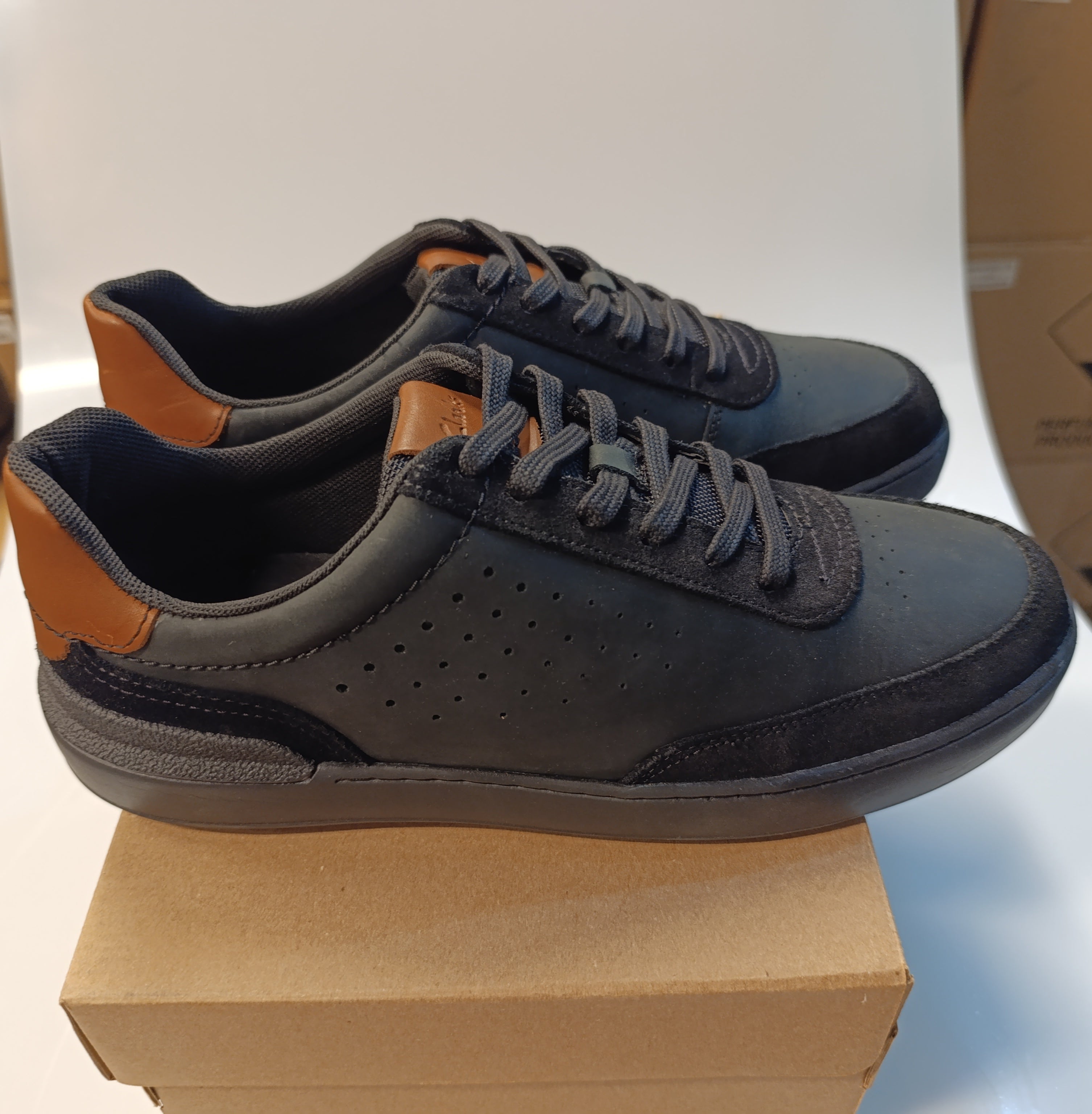 Clarks Last Resort Men's Black Suede Shoes – Casual Lace-Up Low-Top Sneakers