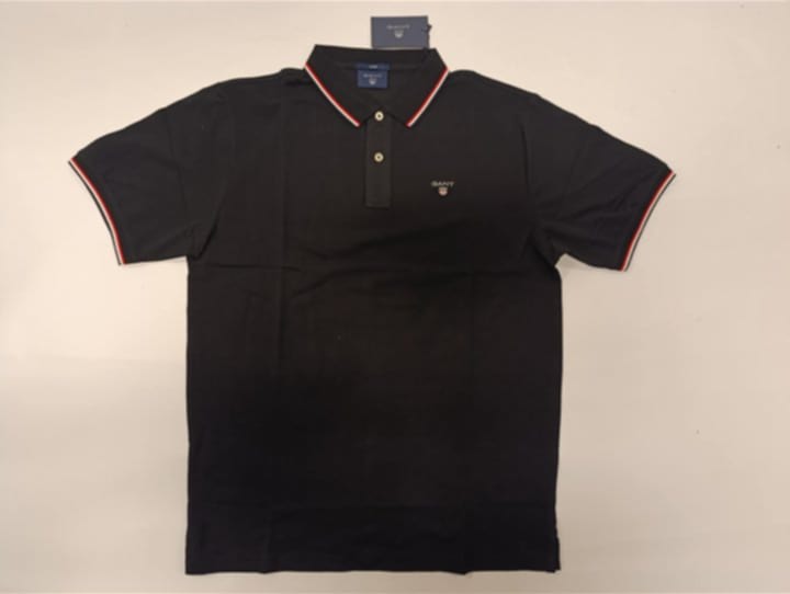 GANT Men's Black T-Shirt – Classic Cotton Crew Neck Tee for Everyday Style