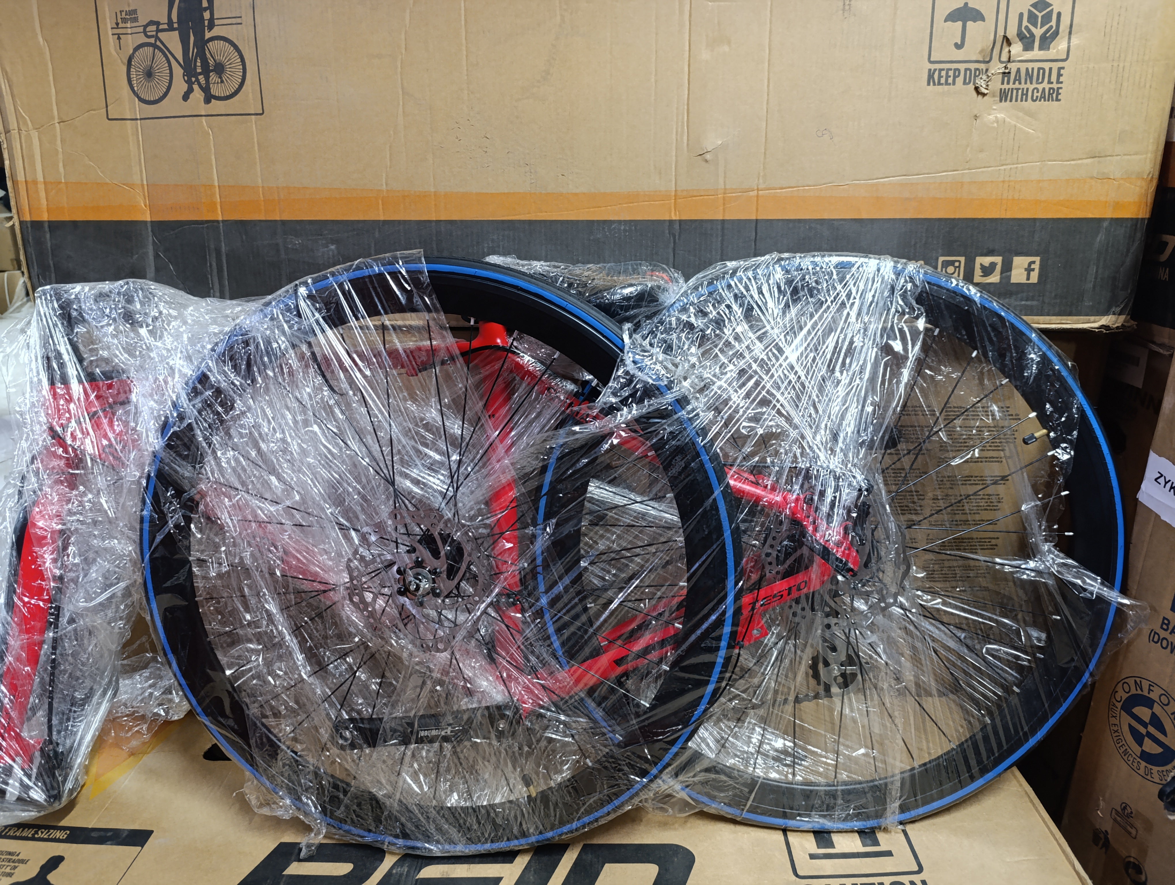 Zyklus Hybrid Bike / Red Black 28 inch-- open box