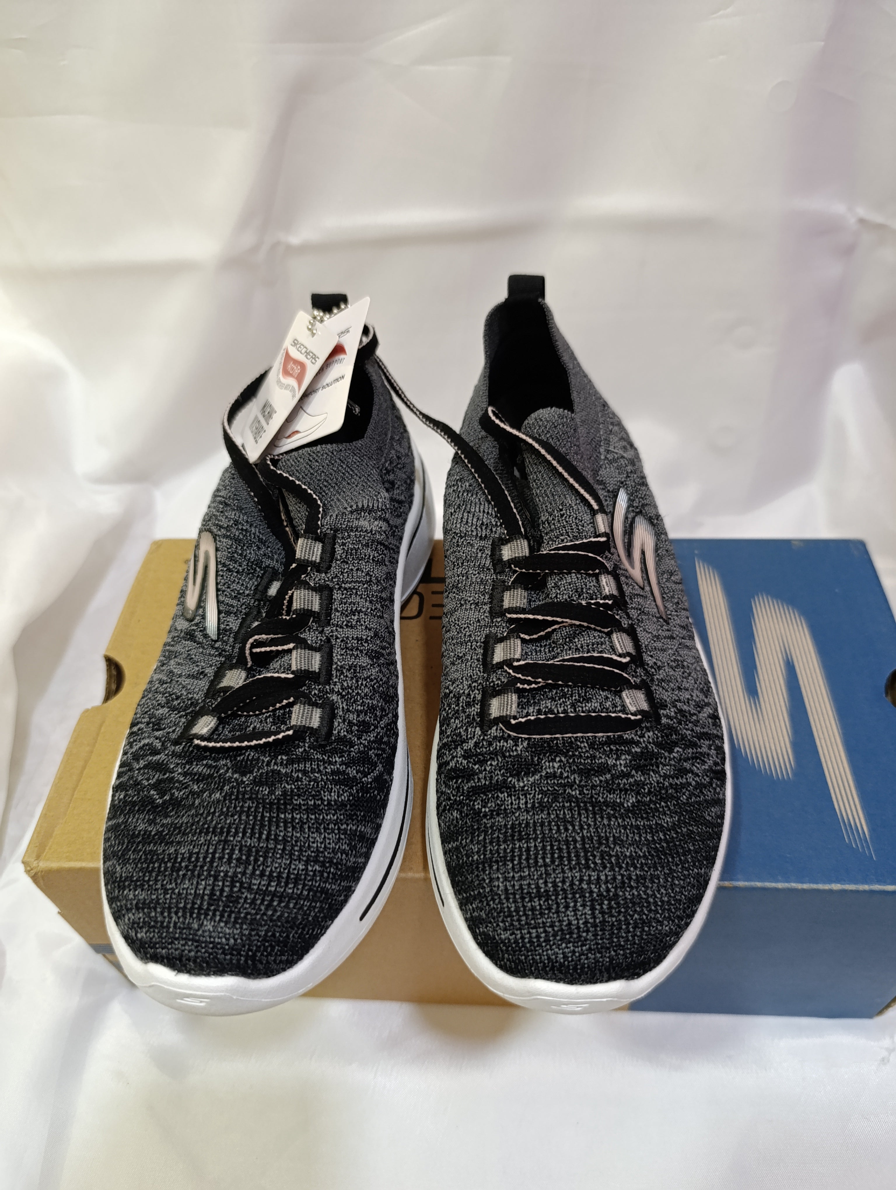 Skechers Womens Air - Cooled Arch Fit Size 35