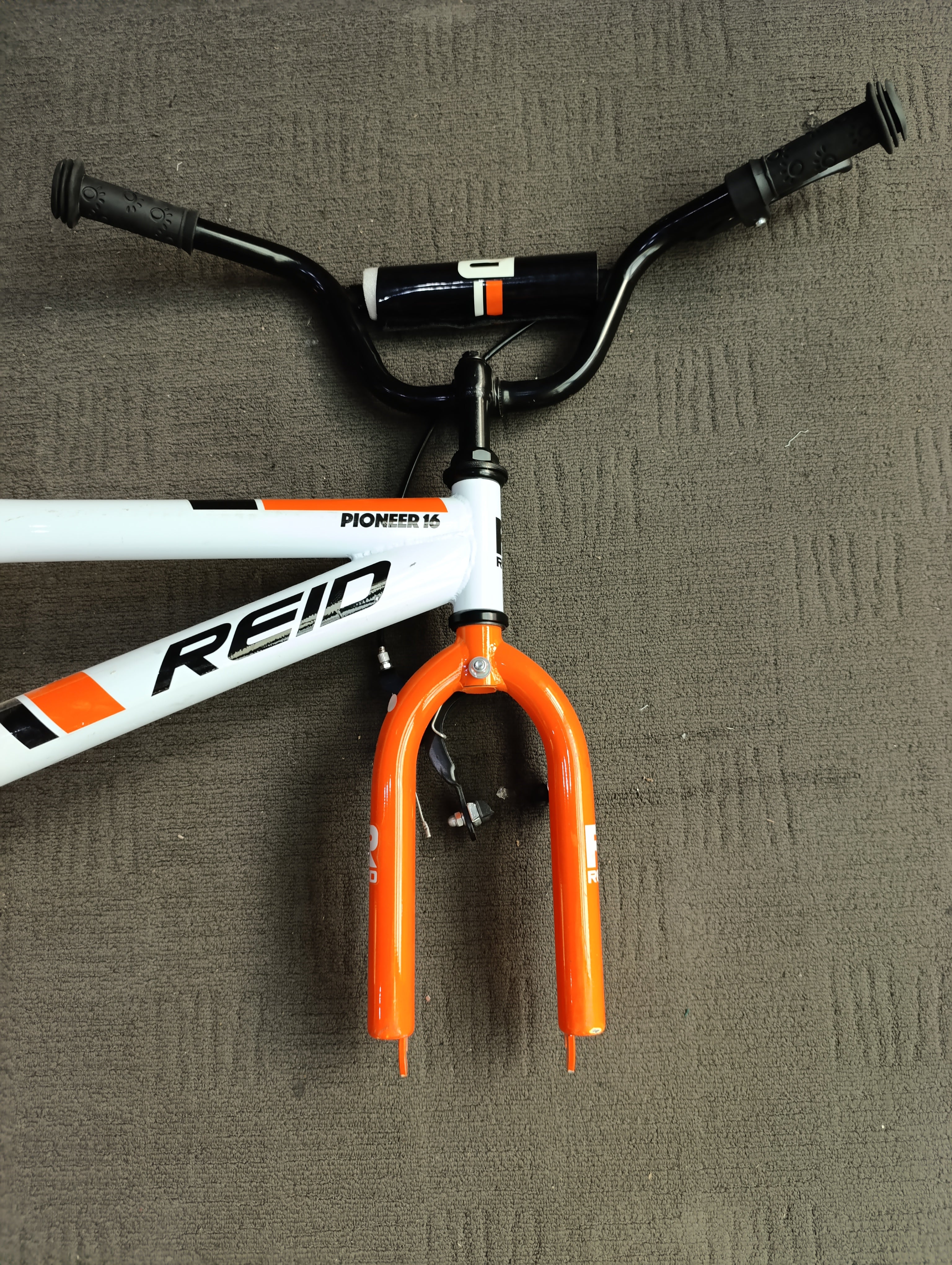 Roid Pioneer 16-inch Boys' Bike - White/Orange /Missing seat