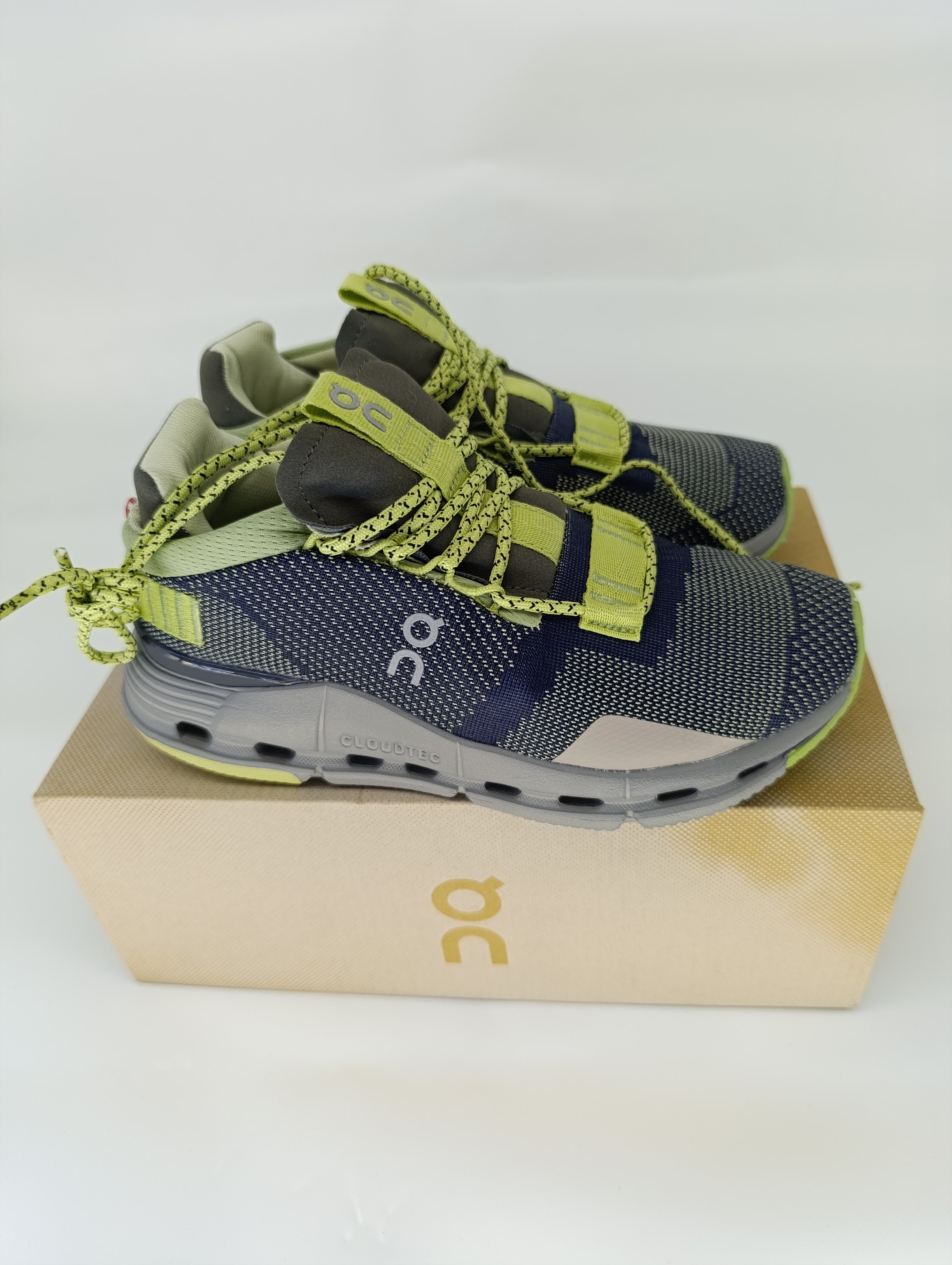 QC On Cloud / Grass Green - Ecllose