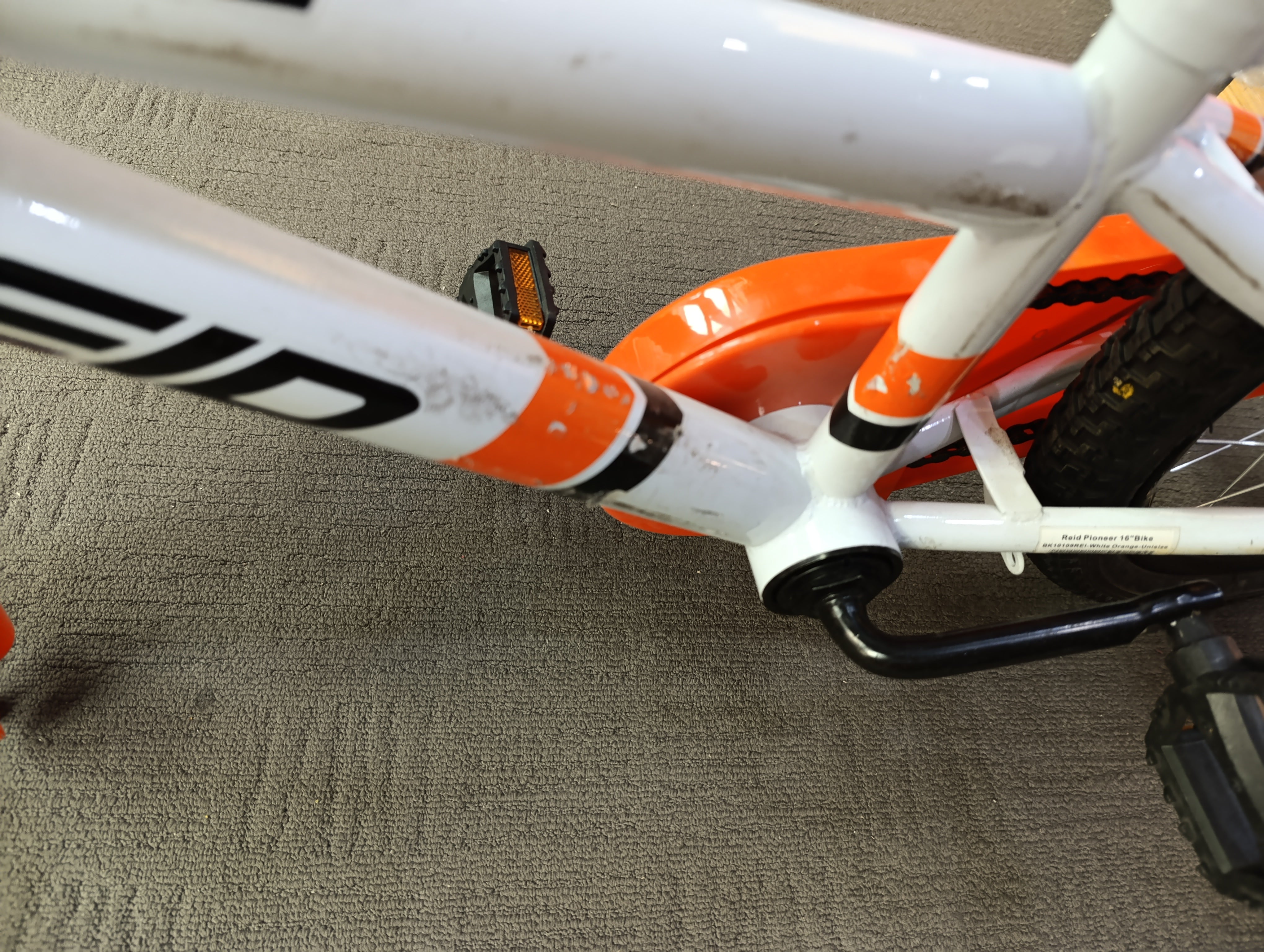 Roid Pioneer 16-inch Boys' Bike - White/Orange /Missing seat