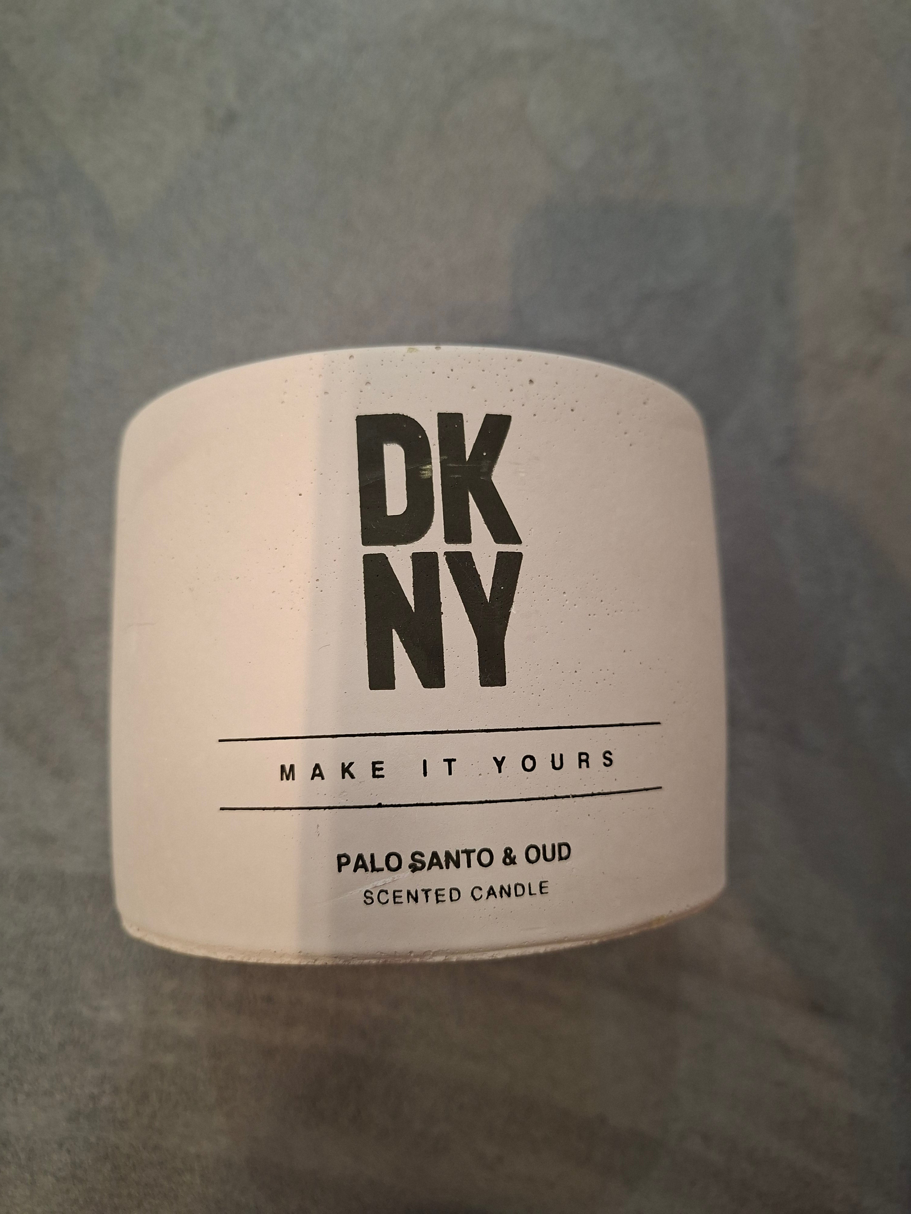 DKNY Palo Santo & OUD Sement Scented Candle - L Grey