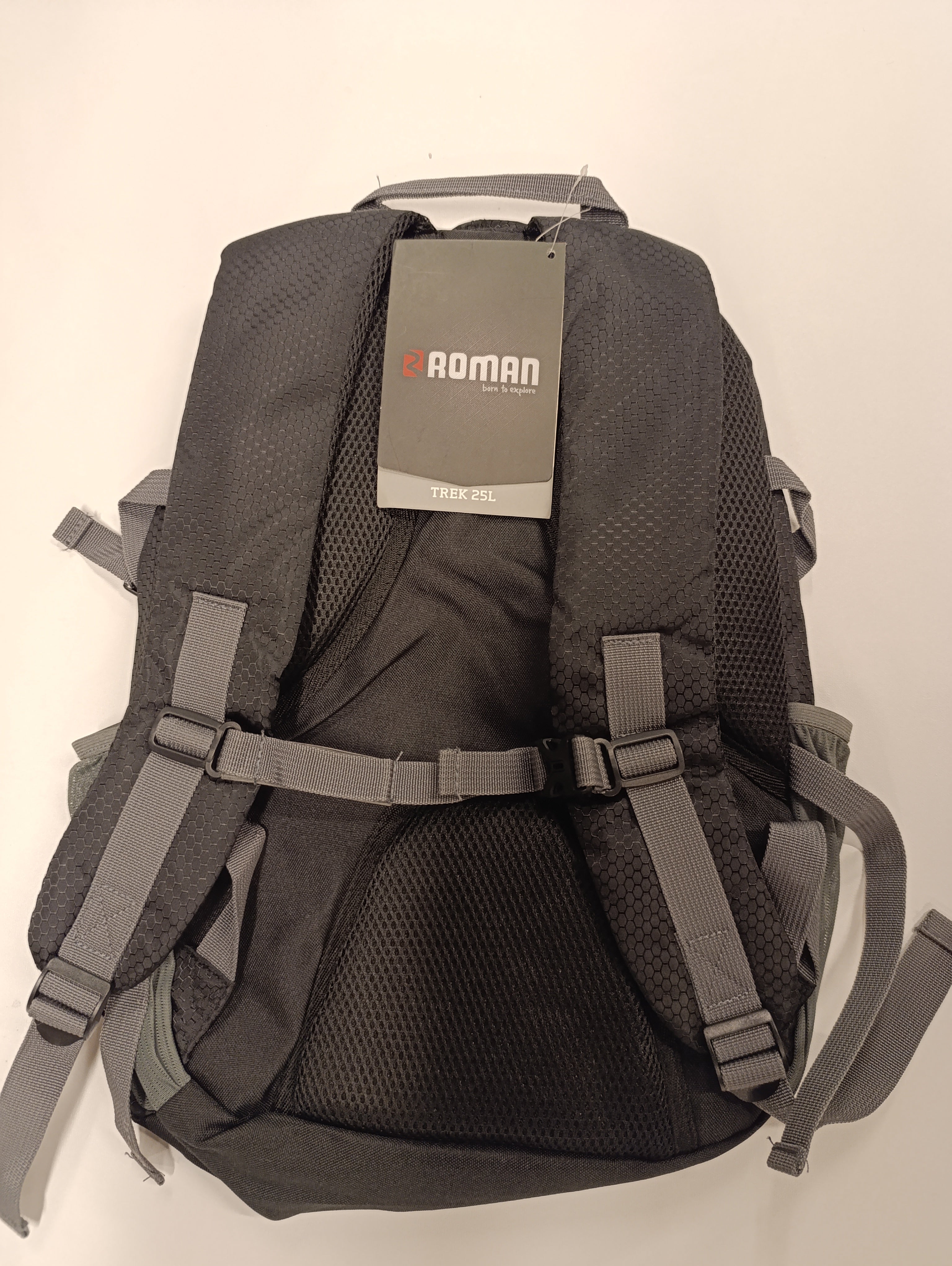 Roman born to explore trek 25 L Black