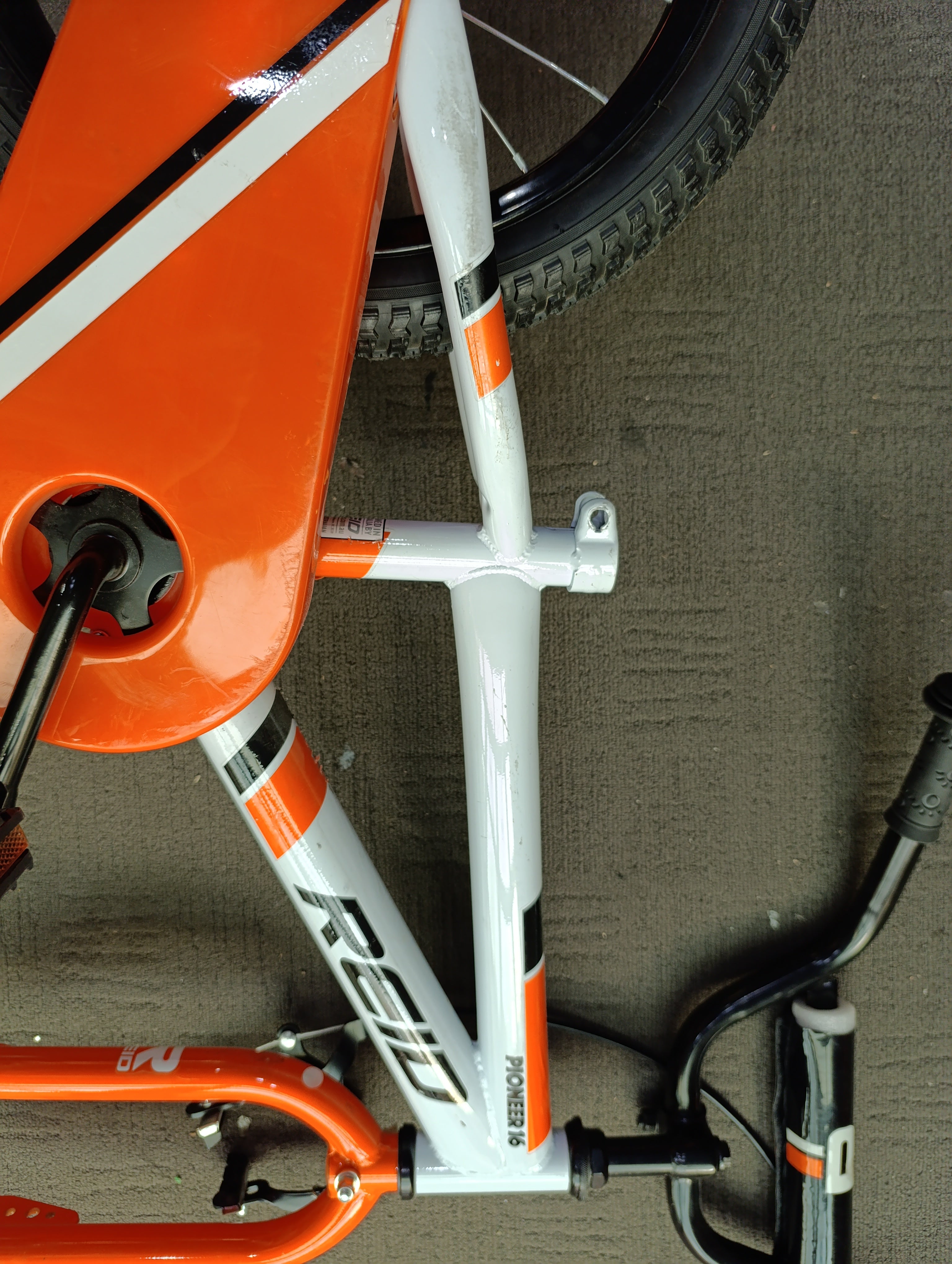 Roid Pioneer 16-inch Boys' Bike - White/Orange /Missing seat