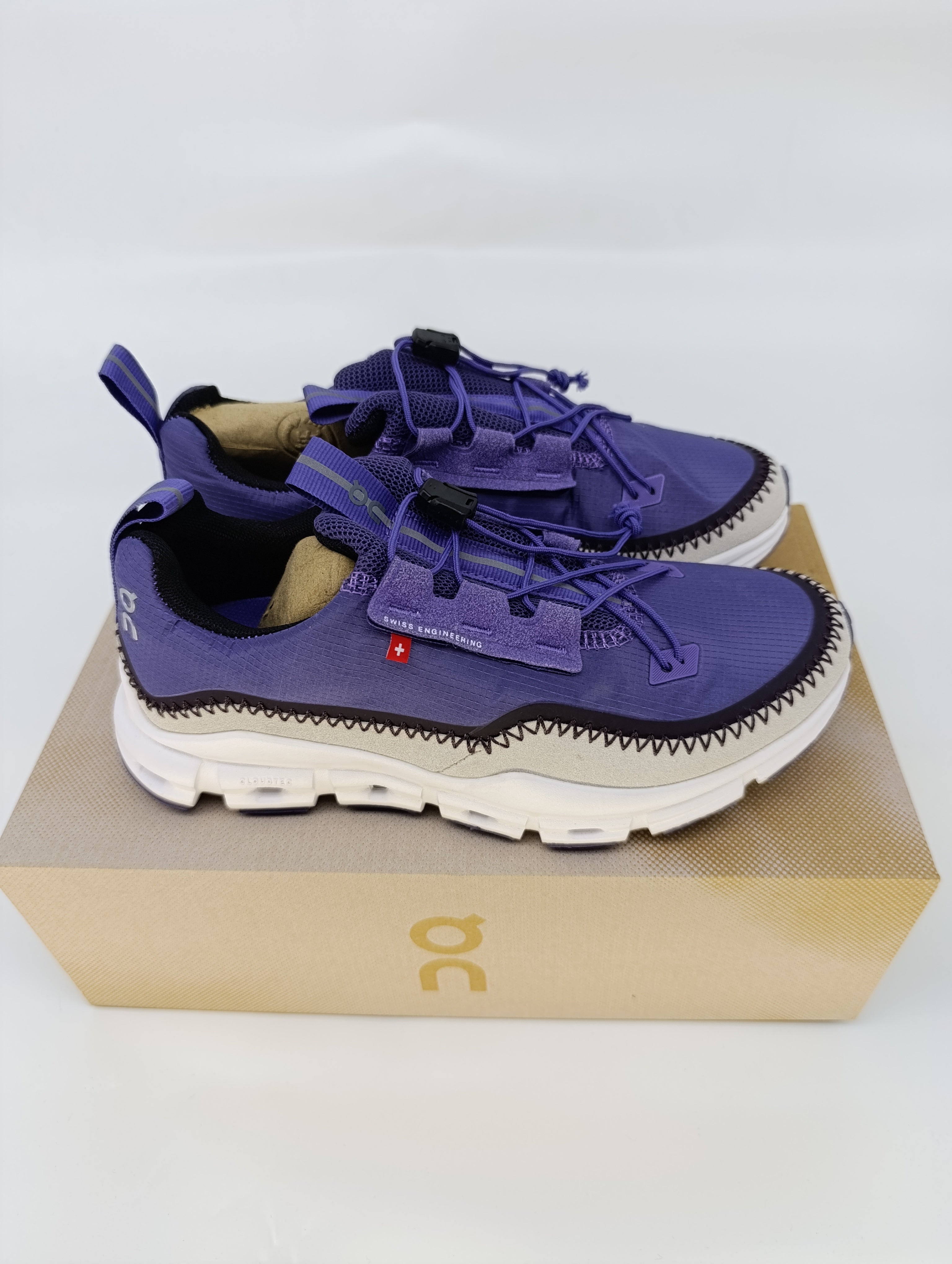 QC On Cloud / INK - White