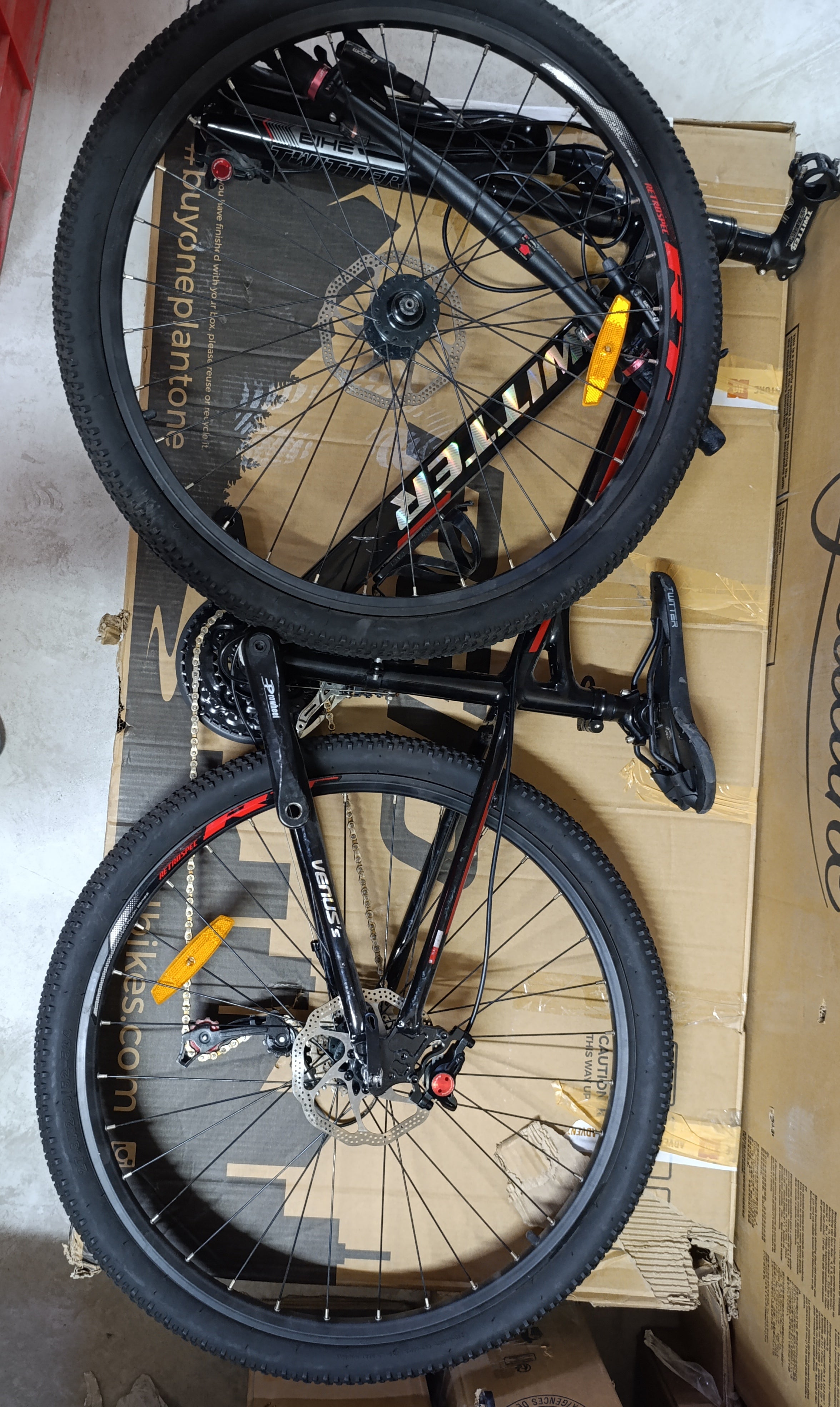 Twitter Bike VENUS V4 Black Red / M-- open box