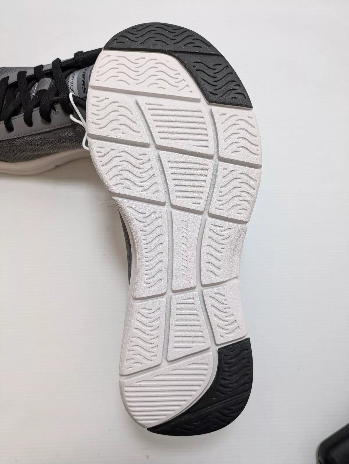 SIZE: 46 - Skechers Men's Arch Fit Oxford, Grey