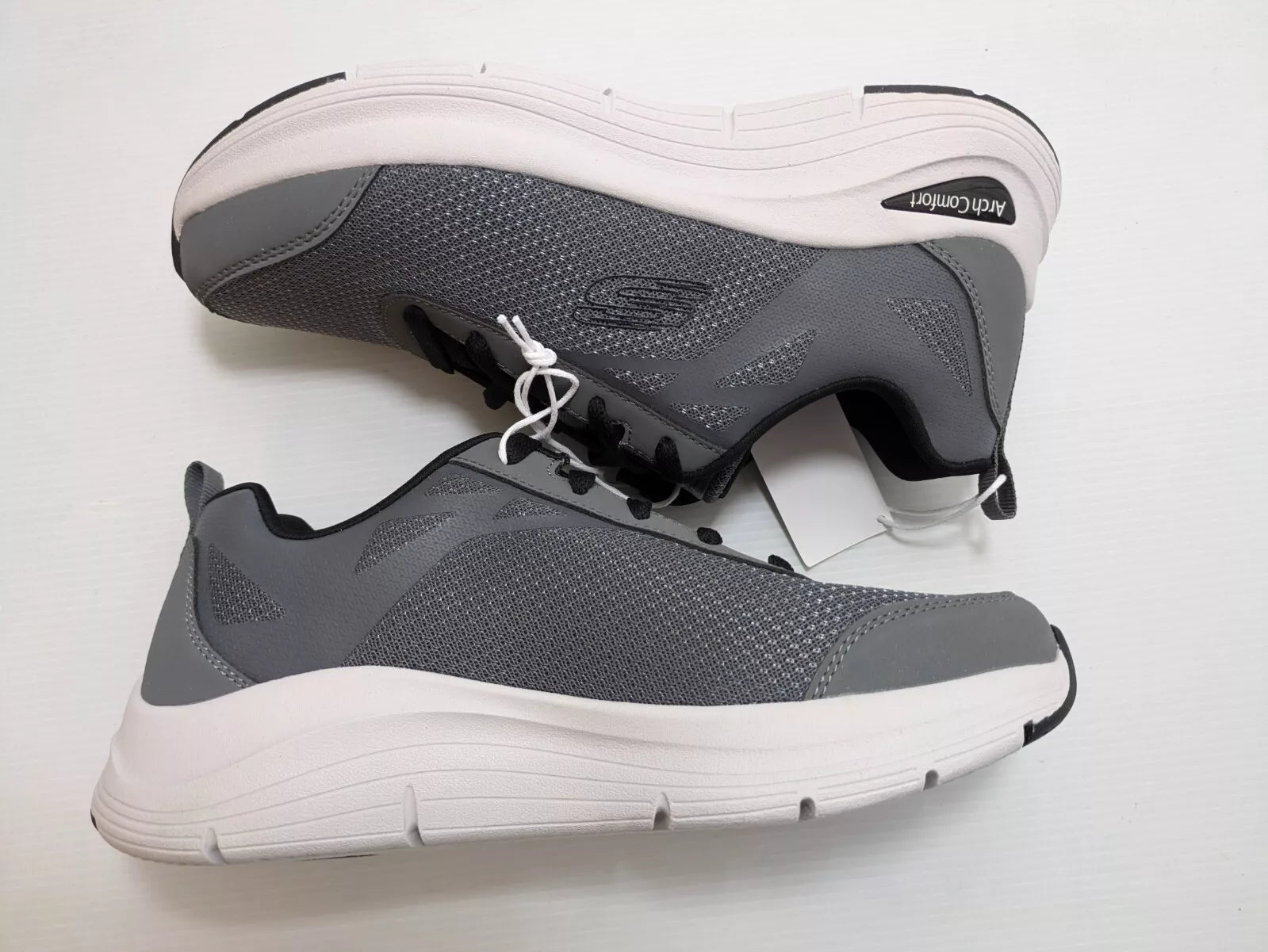 SIZE: 46 - Skechers Men's Arch Fit Oxford, Grey