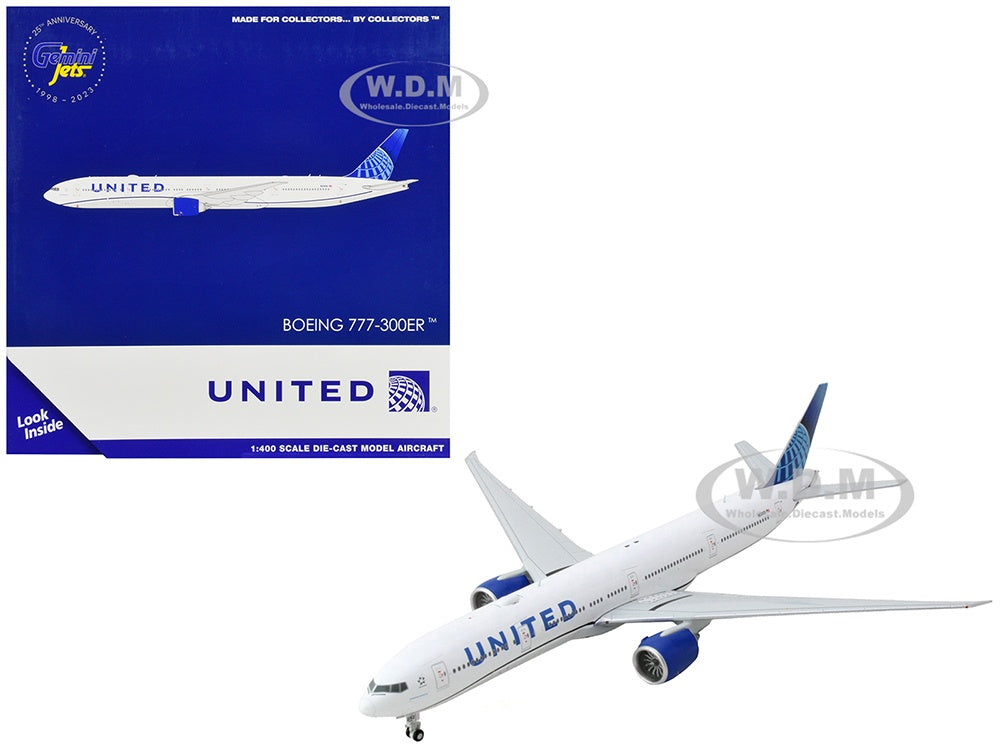 GeminiJets GJUAL2214 United Airlines Boeing 777-300ER N2352U; Scale 1:400