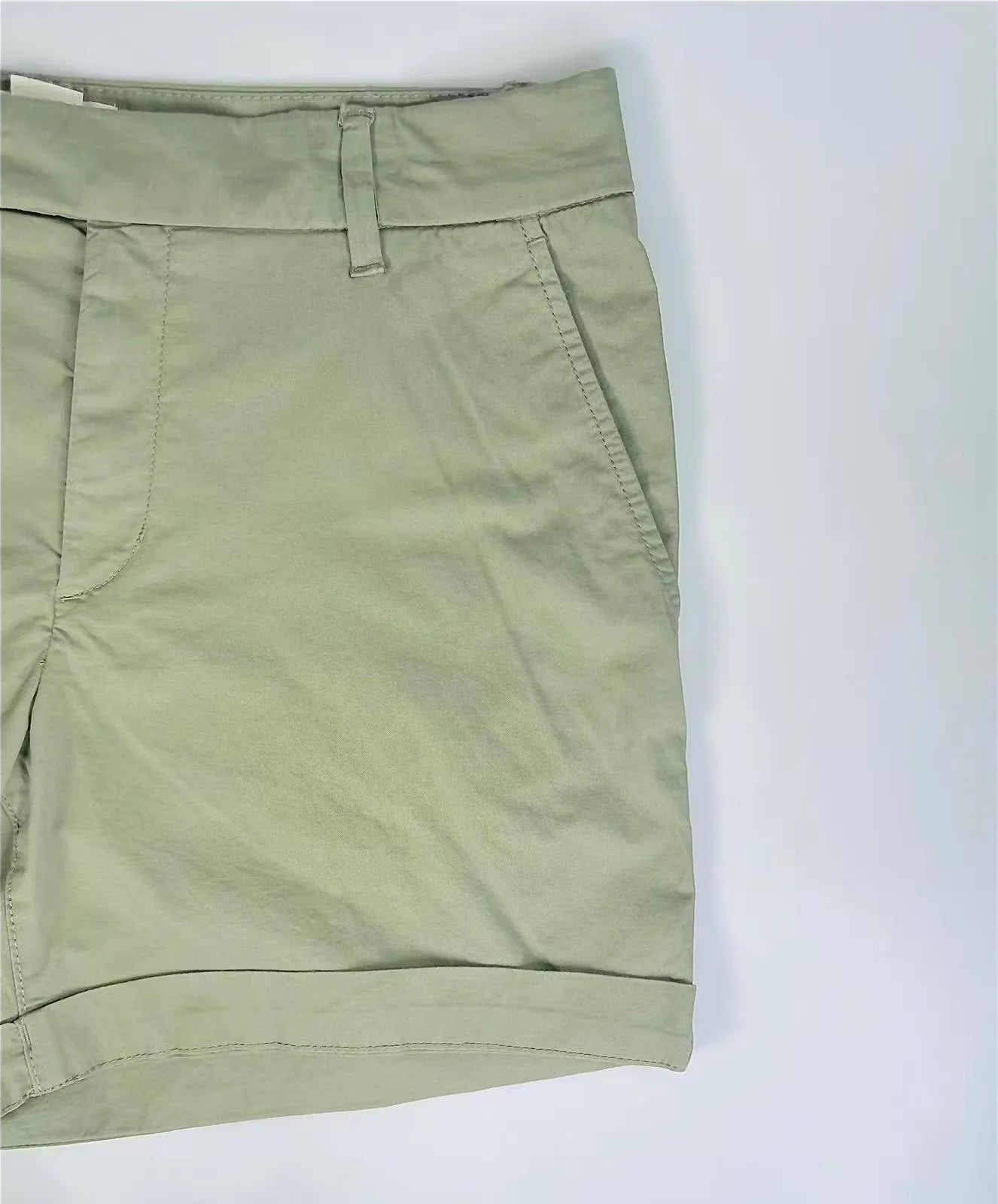 Elevate your summer look with trendy H&M khaki shorts for women. Shop versatile styles for a chic and comfortable look. Available on Dubailisit.