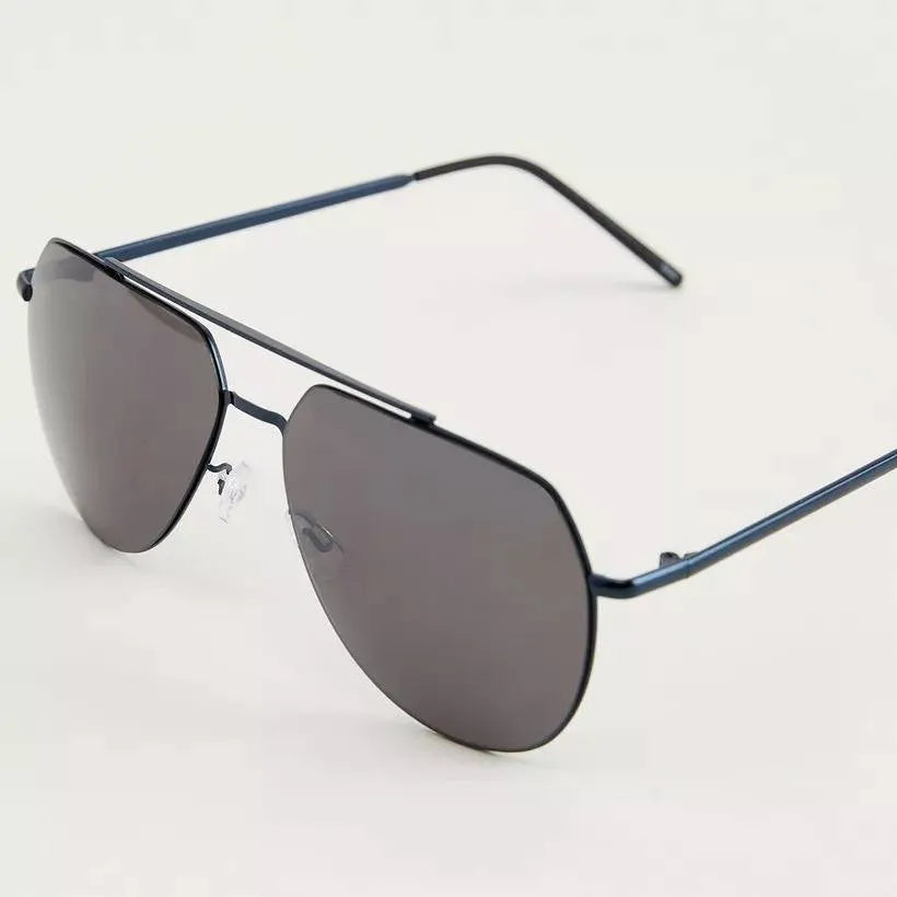Splash Aviator Sunglasses: Full rim style with nose pads for ultimate comfort (mention color if relevant).Make a statement with these trendy Splash aviator sunglasses. Invest in quality and style with Splash aviator sunglasses.