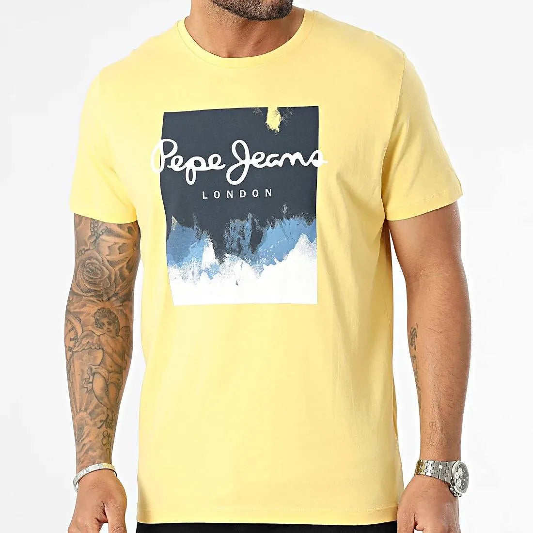  Crafted for comfort,Pepe Jeans Roslyn T-Shirt: Gear up for sunny days with this light and breezy t-shirt (PM508713).Stay cool and comfortable in this casual Pepe Jeans t-shirt, perfect for warm weather