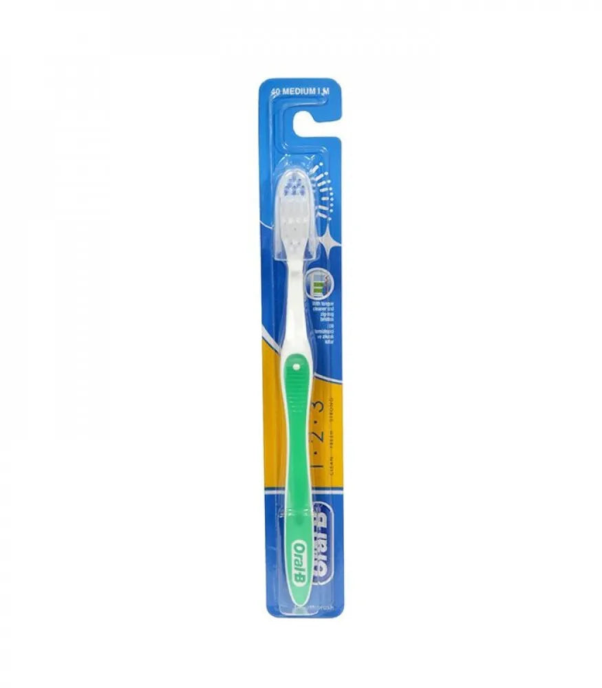 Oral-B Clean, Fresh & Strong Green Toothbrush - Medium Bristle