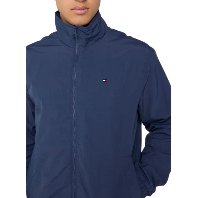 Men's navy jacket by Tommy Hilfiger, taffeta fabric, versatile style.Experience a luxurious feel and timeless design with the Tommy Hilfiger navy taffeta jacket, crafted from premium fabric.