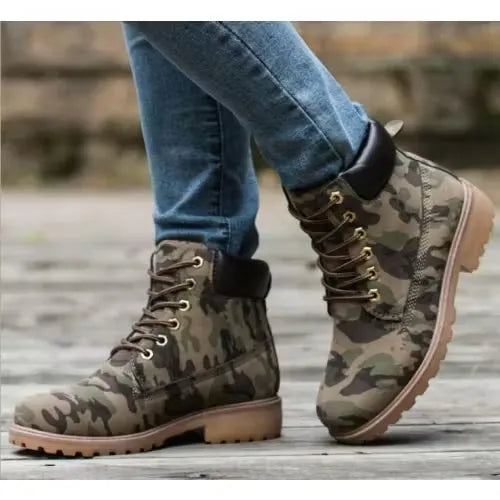 Women's fashion camo print Martin snow boots with warm lining and trendy design. Perfect for keeping your feet warm and stylish in winter. Shop Dubailisit!