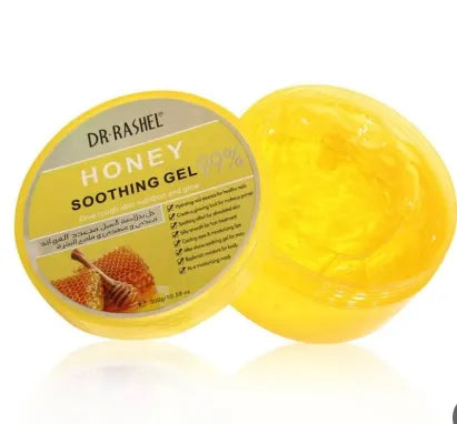 Dr. Rashel Honey Soothing Gel (300g) in a clear jar. This lightweight gel contains 99% aloe vera and honey to soothe and hydrate the skin. Close-up photo of a clear jar with yellow label, dispensing Dr. Rashel Honey Soothing Gel onto fingertips.