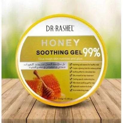 Dr. Rashel Honey Soothing Gel (300g) in a clear jar. This lightweight gel contains 99% aloe vera and honey to soothe and hydrate the skin. Close-up photo of a clear jar with yellow label, dispensing Dr. Rashel Honey Soothing Gel onto fingertips.