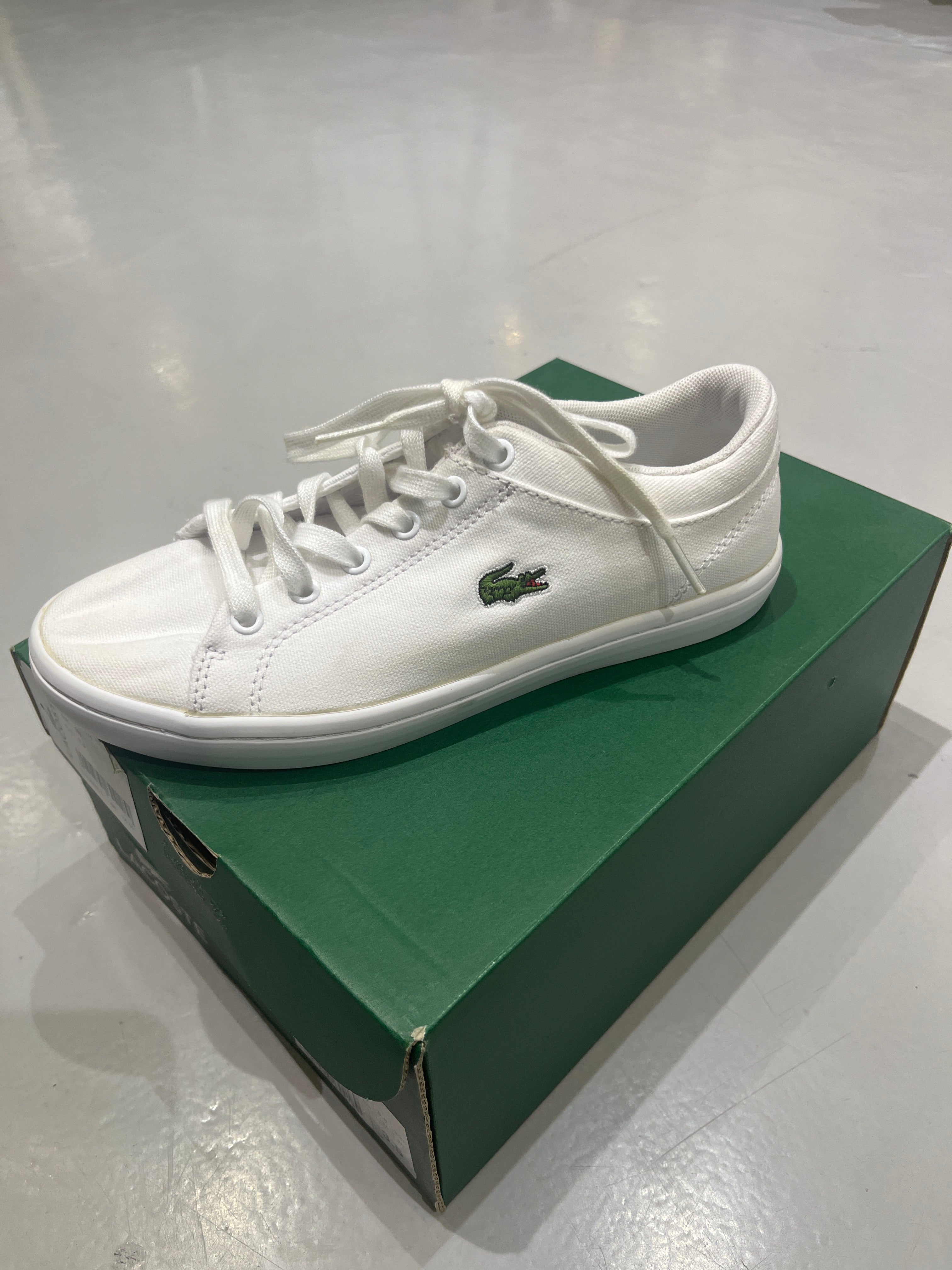 Lacoste Graduate Canvas shoes