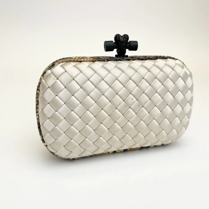 Bottega Veneta Knot Clutch Luxuries Bags for Women Cream Color