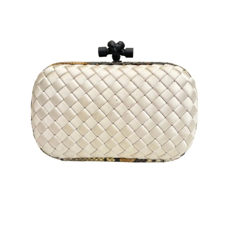 Bottega Veneta Knot Clutch Luxuries Bags for Women Cream Color