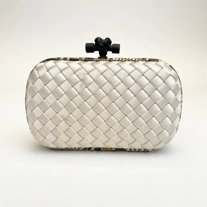 Bottega Veneta Knot Clutch Luxuries Bags for Women Cream Color